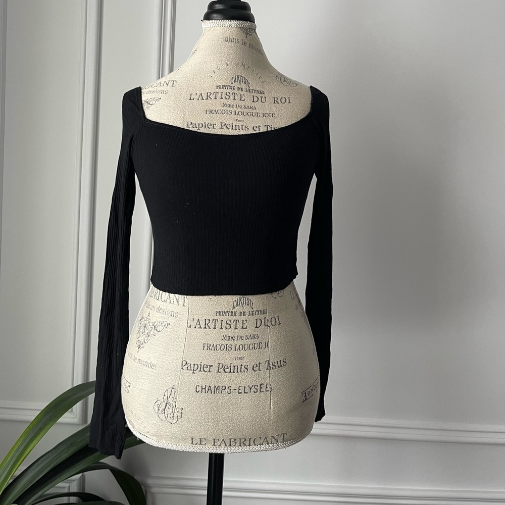 Black Long Sleeve Crop Top